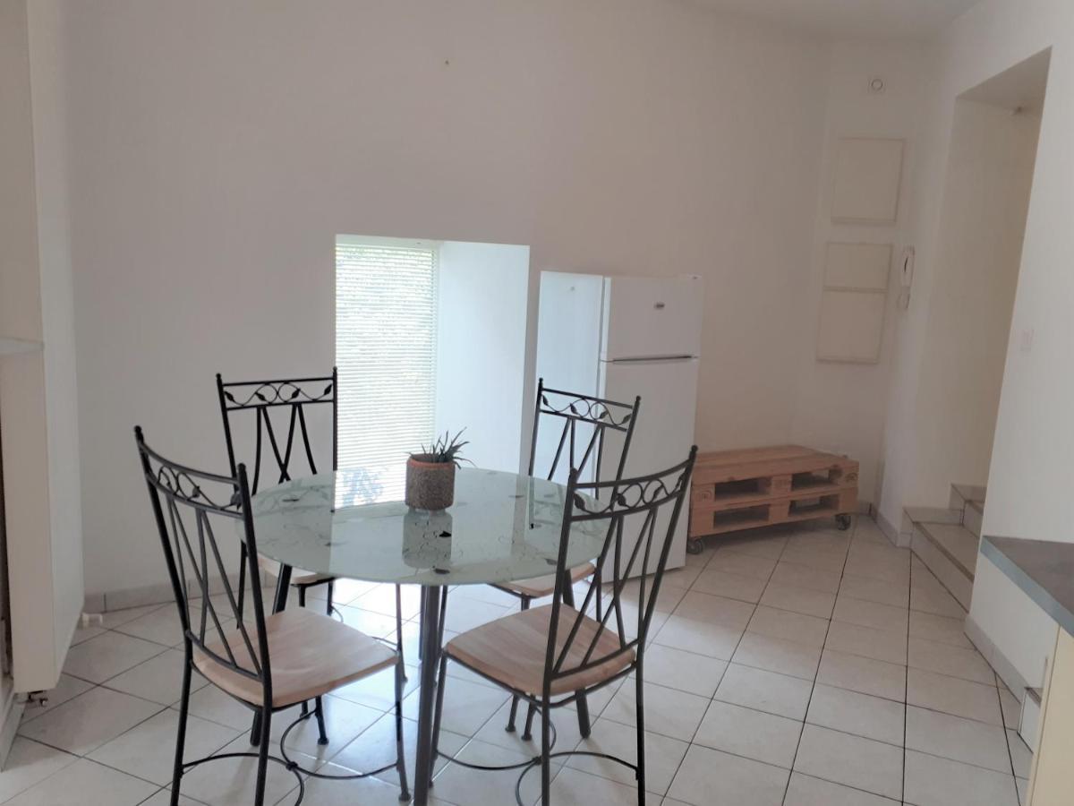 Appartement Rez De Chaussee Avec Terrasse Et Jardin Tence Eksteriør billede