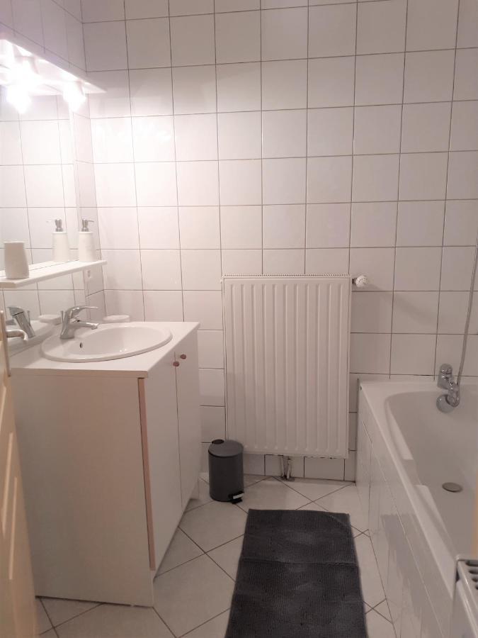 Appartement Rez De Chaussee Avec Terrasse Et Jardin Tence Eksteriør billede