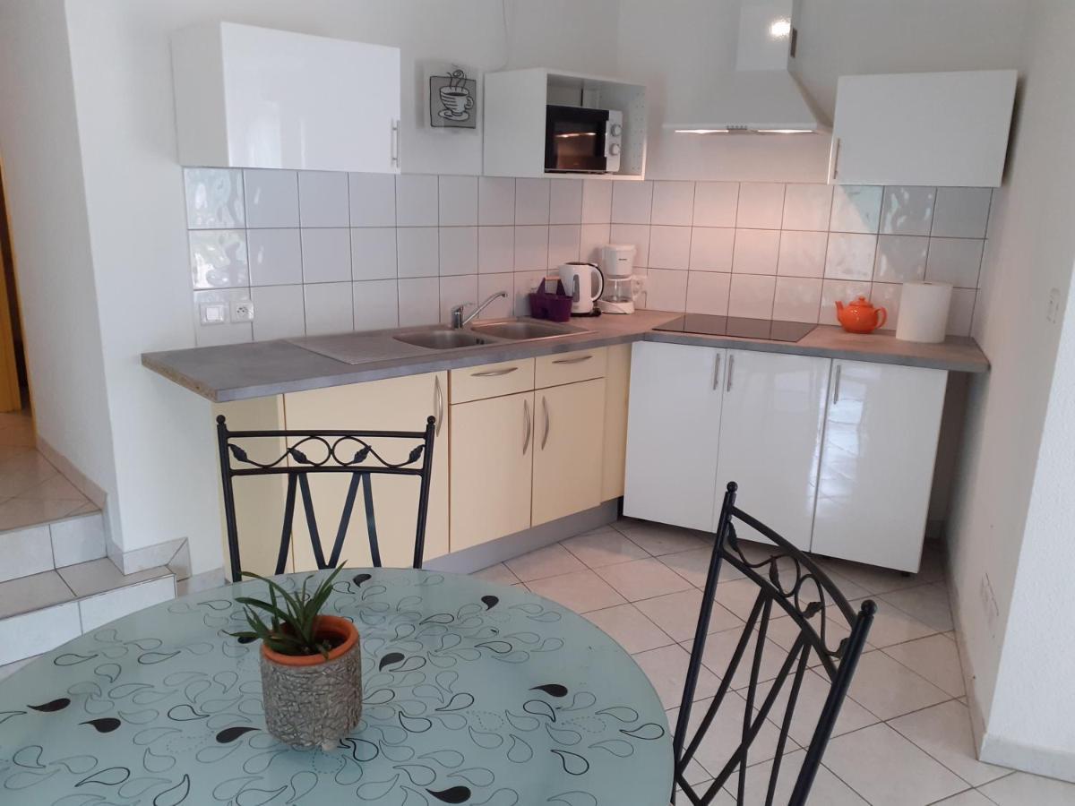 Appartement Rez De Chaussee Avec Terrasse Et Jardin Tence Eksteriør billede