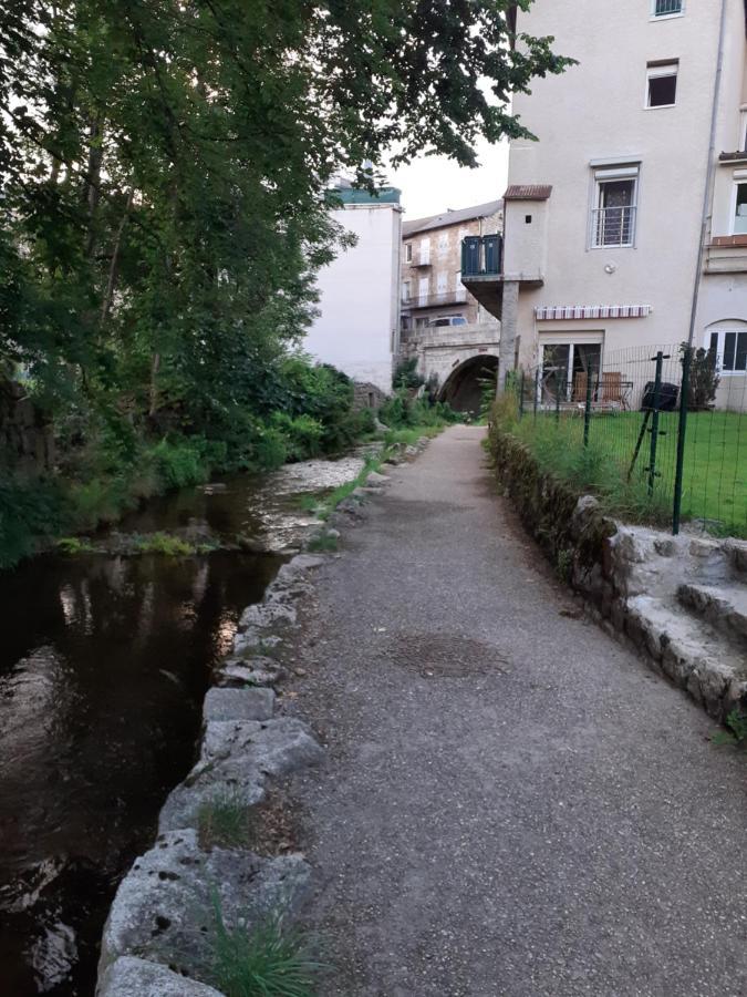 Appartement Rez De Chaussee Avec Terrasse Et Jardin Tence Eksteriør billede