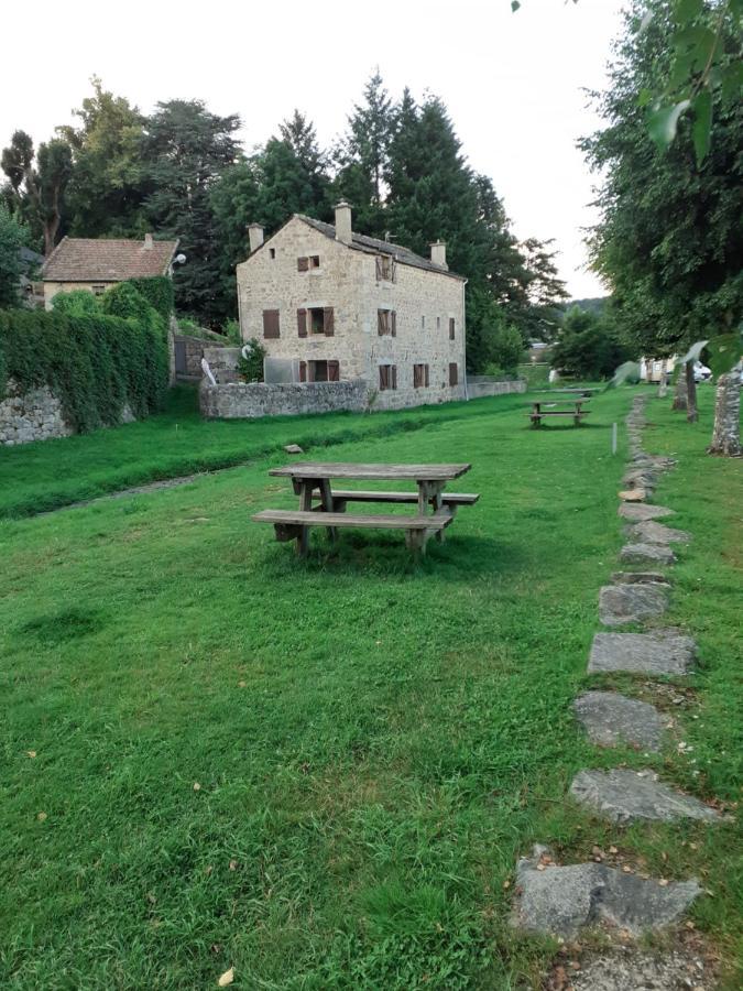 Appartement Rez De Chaussee Avec Terrasse Et Jardin Tence Eksteriør billede