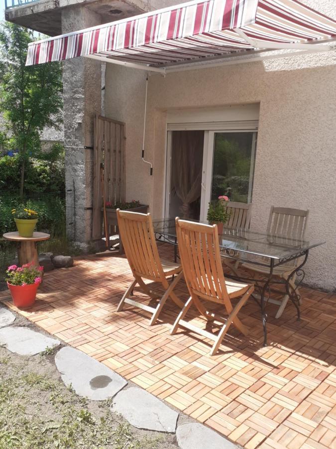Appartement Rez De Chaussee Avec Terrasse Et Jardin Tence Eksteriør billede